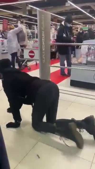 Feti&scaron; raznih ljudi kod Konzuma