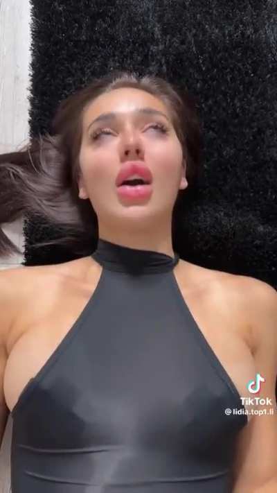 She&rsquo;s just scratching her back, right?