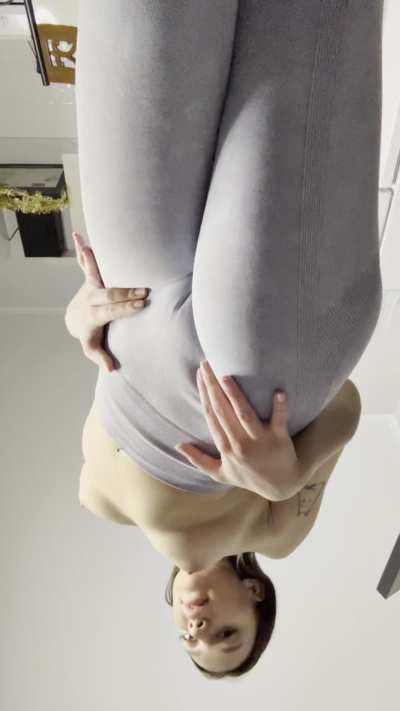 Showing off my stretchy leggings from every angle