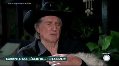 Sérgio Reis arregando de tudo que falou em entrevista ao Cabrini. Deu até pena ver alguém se autodepreciar tanto em rede nacional.