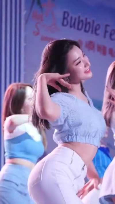 Saerom&rsquo;s bangin&rsquo; ass - fromis_9