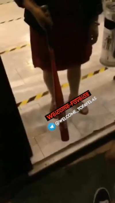 Man tries to get into a bar without a mask, gets kicked out with a katana and a baseball bat. Never change Sassuolo