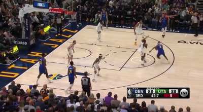 [Highlight] Eric Paschall locks down Will Barton late in the third