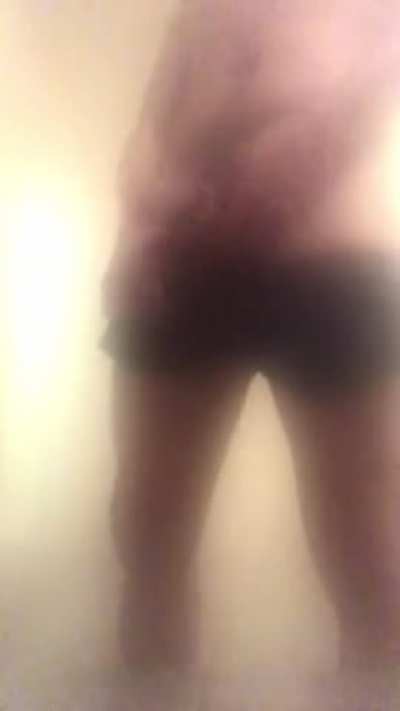 (M) #california Love that my gym is open 24hrs. You walk in the steam room to find this: