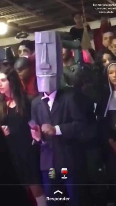 🍷🗿
