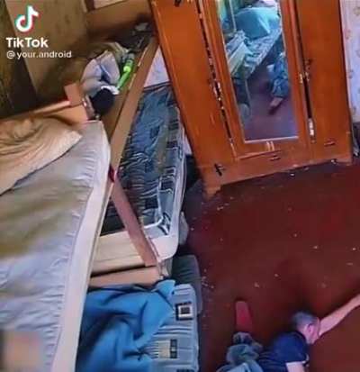 eerob done fell off the bed 🤦🏾&zwj;♂️