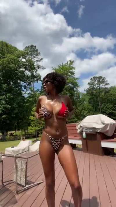 Lyssa bouncing