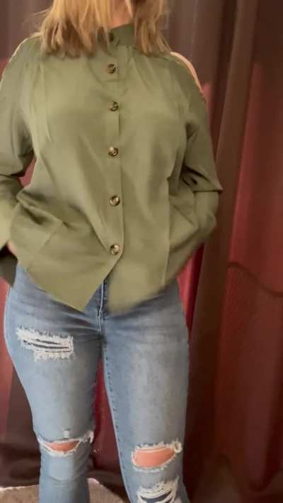 Watch this sexy teacher get ready for school