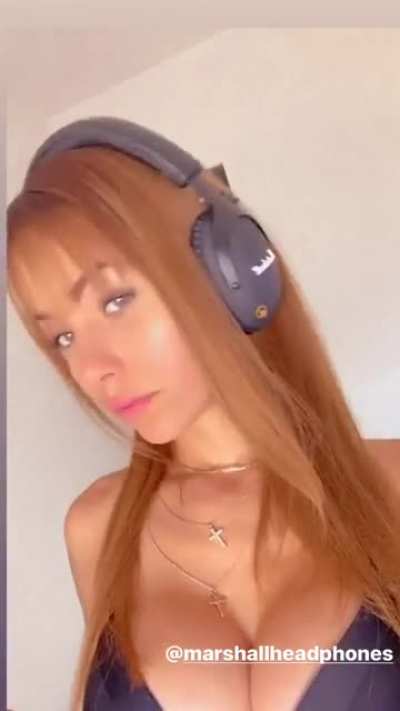 🎧