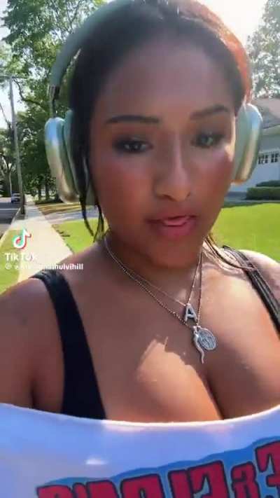 I love Anna Mulvihill&rsquo;s big sweaty boobs 