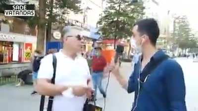 Bu vatandaşı yılın gerizekalısı ilan ediyorum.