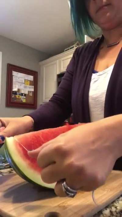 An easy way to slice watermelon- just be sure the floss isn&rsquo;t minty!
