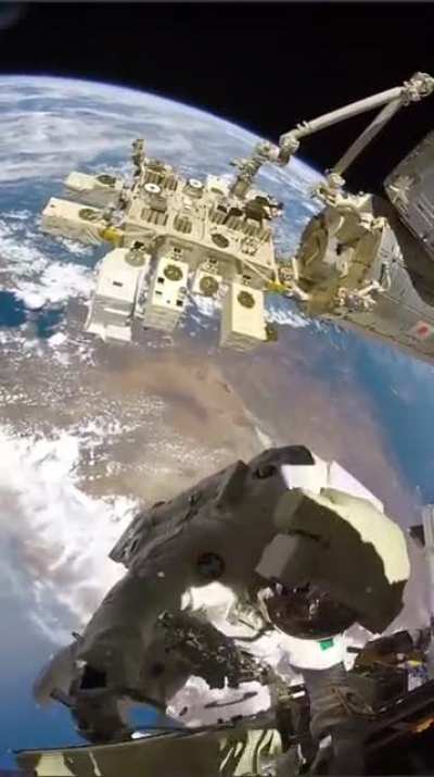 Astronaut&rsquo;s view of Earth during a spacewalk |NASA