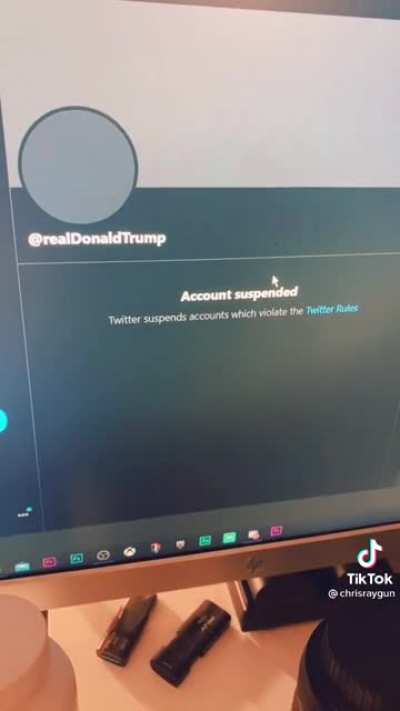 Jeff Tiedrich seeing Drumpf&rsquo;s Twitter nuked (2021, colorized)