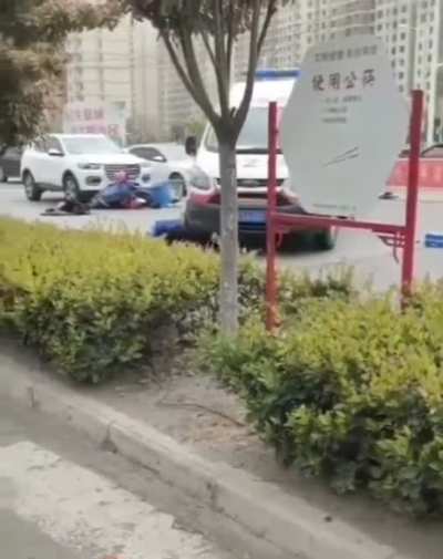 Are you sure his leg is broken&hellip;?