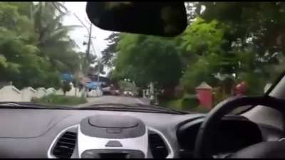 Ambulance accident in India, no one gave way and the ambulance didn&rsquo;t slow down