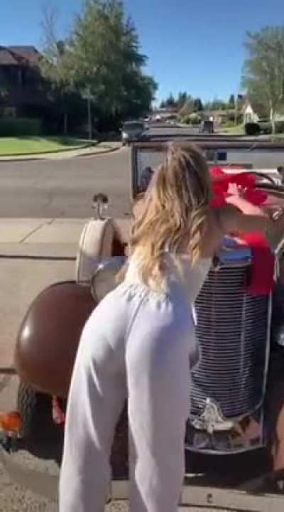 Taylor&rsquo;s ass in new tik tok 🍑