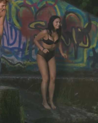 Camila Mendes