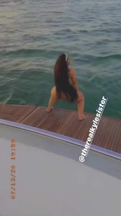 B-Day Recap 121. I Don&rsquo;t Know What Flowing Better. The Water Or Ari.