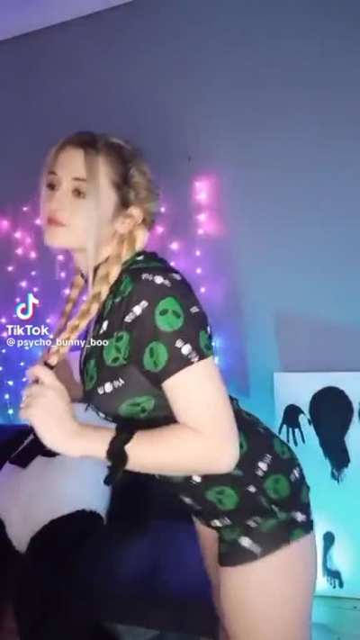 Gummy shaking it