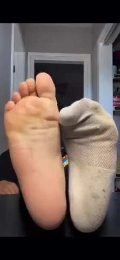 She&rsquo;s so cute and her soles are 🔥🔥
