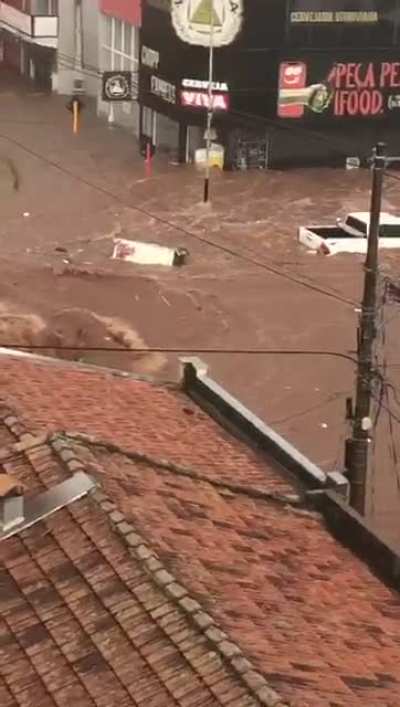 São Carlos - SP agora pouco, todo ano a mesma coisa...