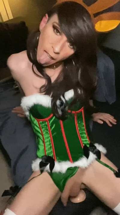 Jingle balls, jingle balls, dildo all the way 🧑🏻&zwj;🎄