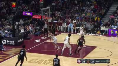 [Highlight] 37-year old Jeff Green cuts and drops a one-handed slam on George’s Niang
