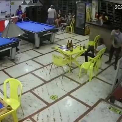 Two Thieves vs. A Room Full Of Pool Players...