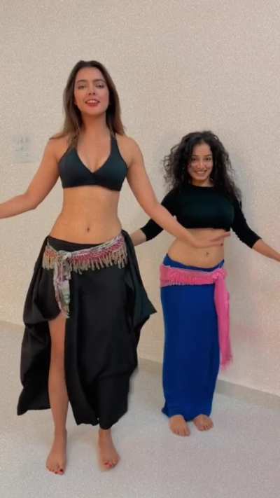 Sexy bellydancers