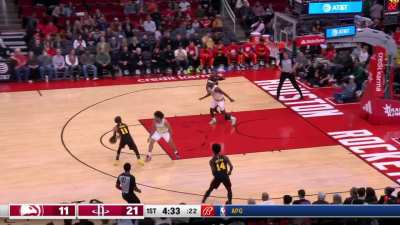 [Highlight] AJ Griffin picks a pocket in transition to set himself up for an easy 3
