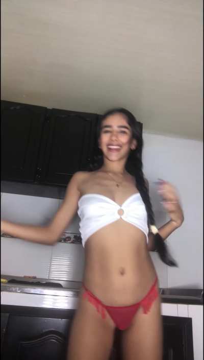 I&rsquo;m 18 and I want to know what you think of my Latina body!