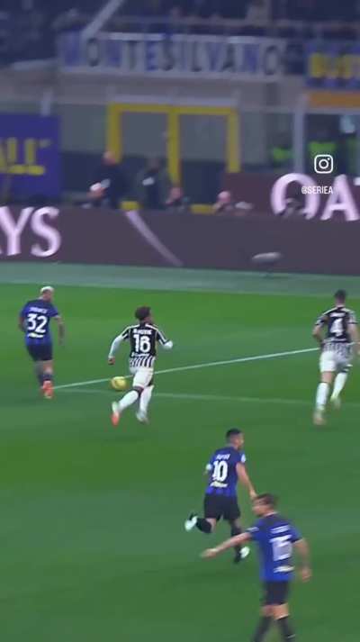 Alternative angles of Hakan Calhanoglu&rsquo;s brilliant pass to Federico Dimarco in Inter-Juventus.