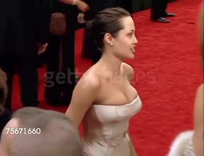 Angelinla Jolie