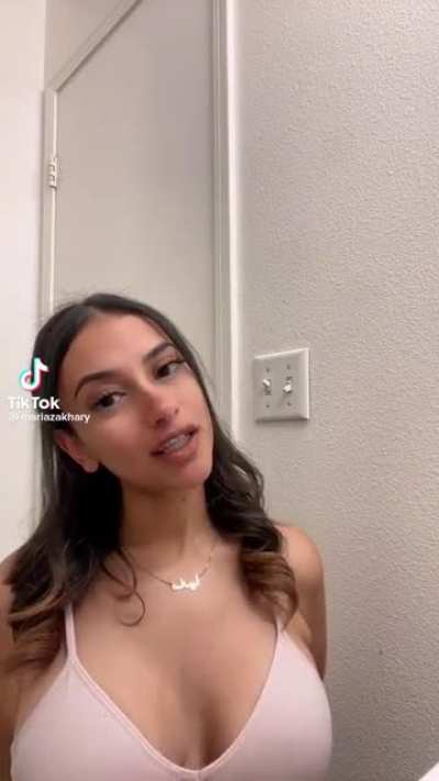 Sexy titty bouncing