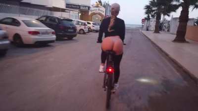 Fat bottom girl you make the rockin' world go round. . .