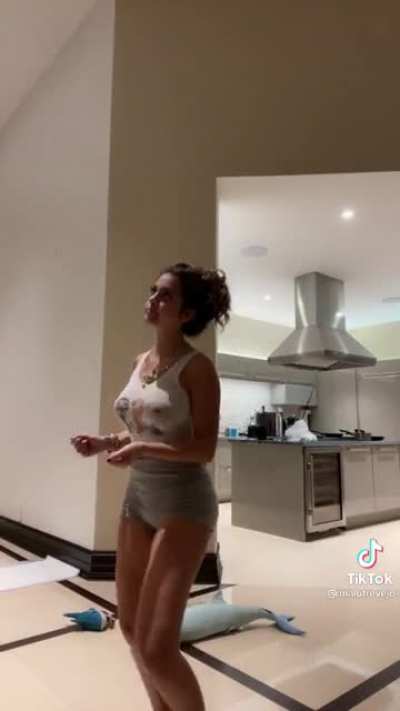 😳