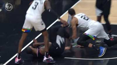 [Highlight] Marcus Morris Sr. starts chest day early after eating an elbow in the pectoral from Rudy Gobert