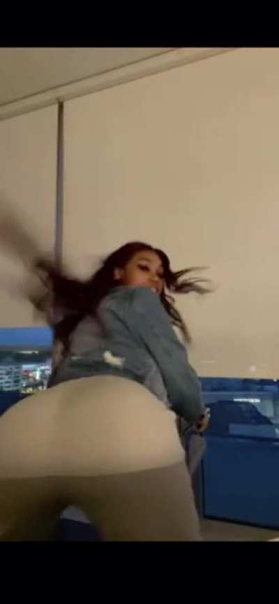 ︎