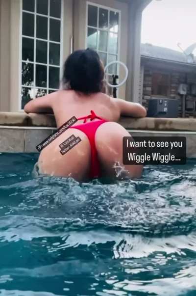 My money don&rsquo;t jiggle jiggle, but my ass does. 🤣. (F)