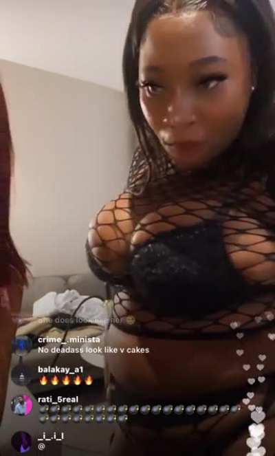 That&rsquo;s Alotta Ass That She Throwing 🥰👀💦👅🤤