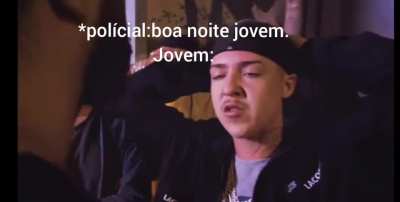Adolescente moderno pagando de favela &eacute; deveras engra&ccedil;ado