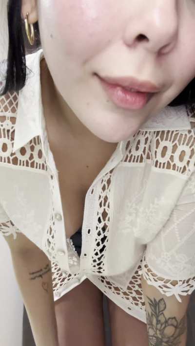 Do you like girls that don&rsquo;t wear a bra?
