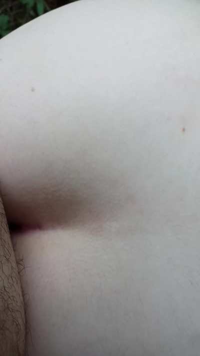 Daddy filled my pussy while in the middle of a hike 🫣