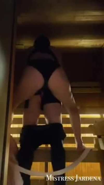 Used my cheap slut in hotel&rsquo;s sauna 🤤🍆