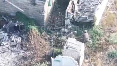 Surrendering Ukrainian Tries To Grab Russians Weapon. Him and his crew are eliminated