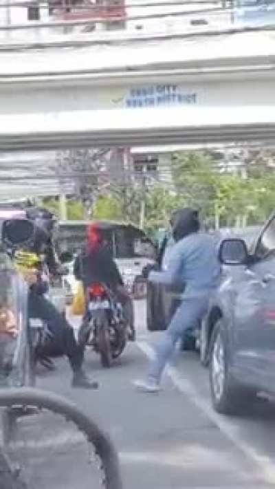 Street fight. Murag sa intersection ni dapit sa IT park