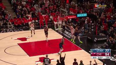 [Highlight] Lonzo Ball to Zach Lavine alley-oop