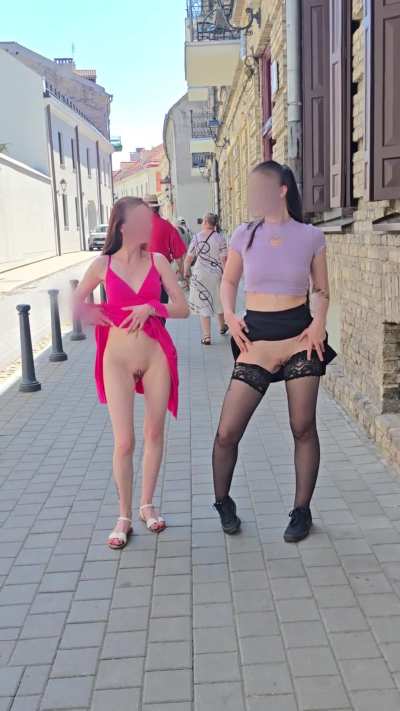 u/Flu<wbr>idMat<wbr>hemat<wbr>ician<wbr>18 and her friend !!
