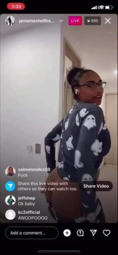 this tha video y&rsquo;all was talking about ? 😂 .